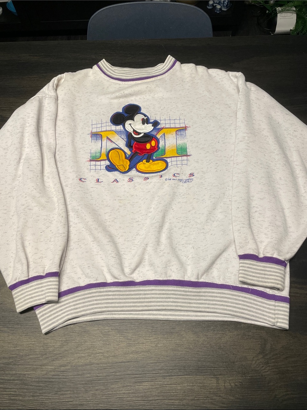 Vintage-1990s Disney Classics White Crewneck Sweatshirt with Mickey Appliqué